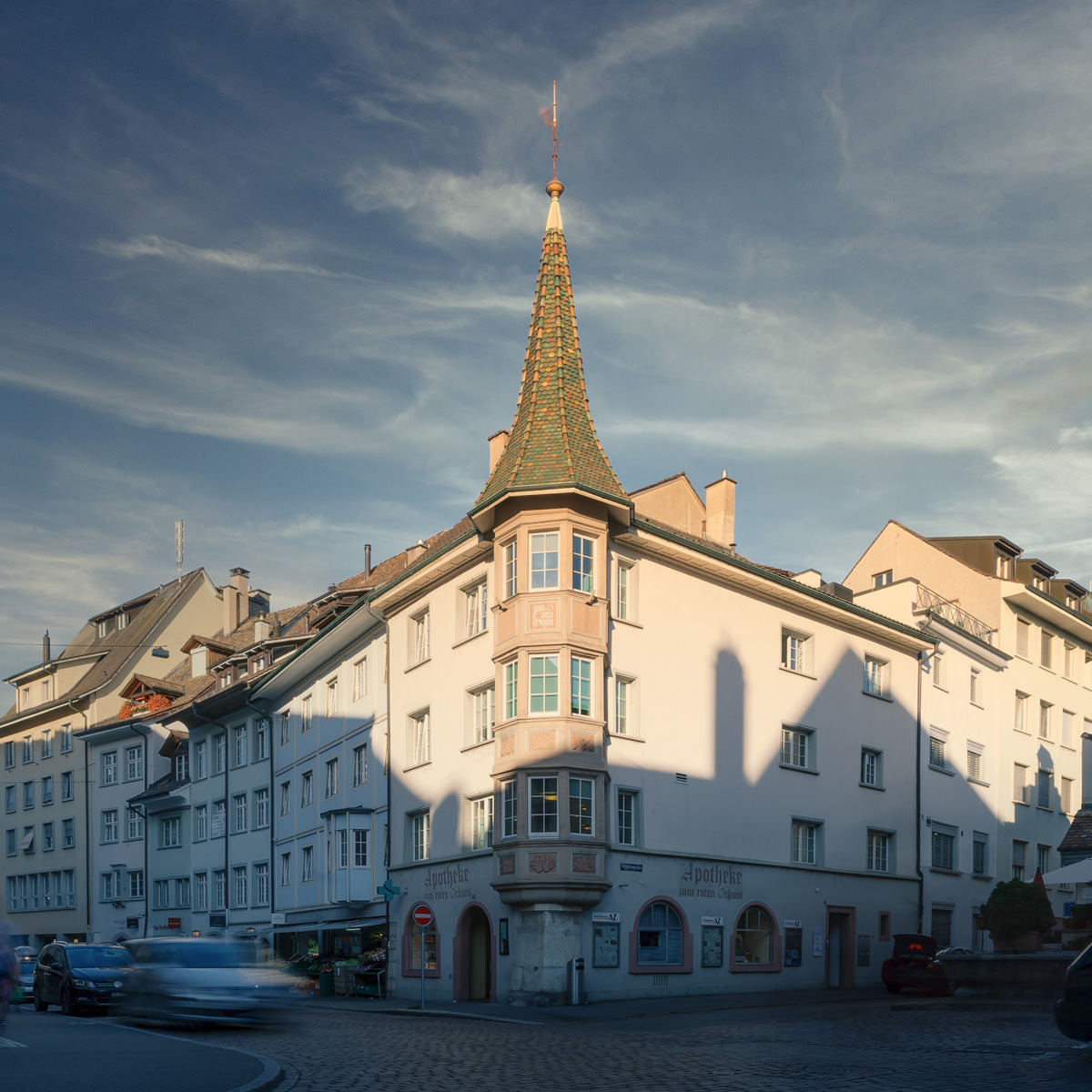 Apotheke Roter Ochsen - die traditionelle und persönliche Apotheke im Herzen von Schaffhausen, wo Medikamente noch selber hergestellt werden.